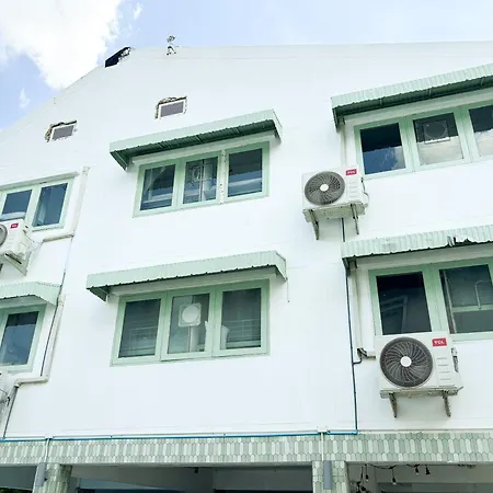 Easy Monday Pool Capsule Hotel - Old Town Bangkok