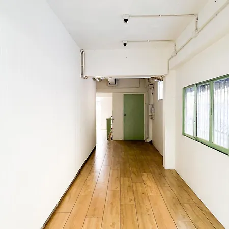 Easy Monday Pool Capsule Hotel - Old Town Bangkok
