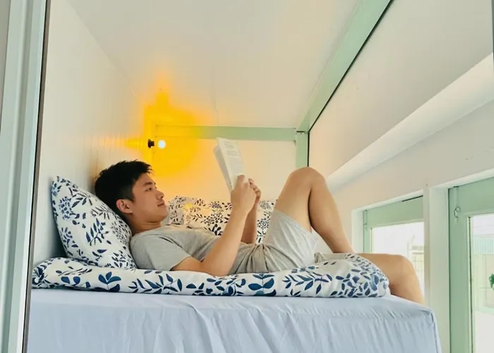 Capsule hotel Easy Monday Pool Capsule - Old Town *