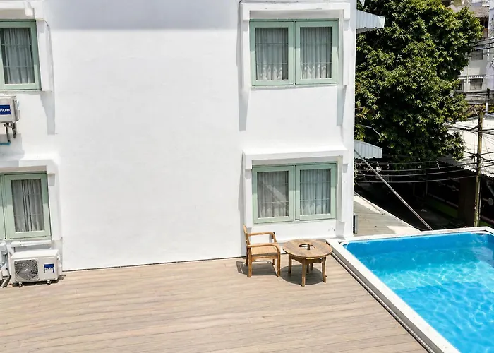 Easy Monday Pool Capsule - Old Town