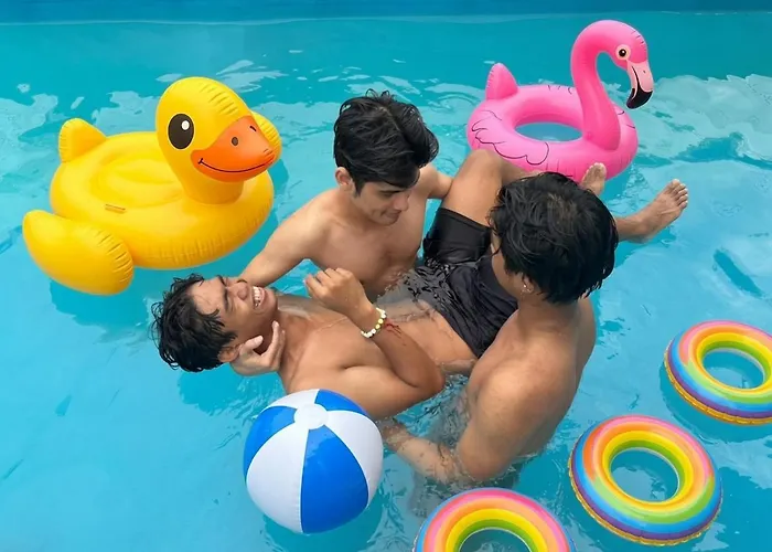 Easy Monday Pool Capsule - Old Town