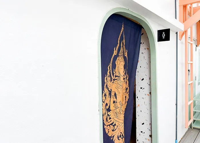 Easy Monday Pool Capsule - Old Town Bangkok