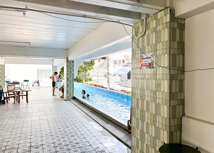 Easy Monday Pool Capsule - Old Town Capsule hotel *