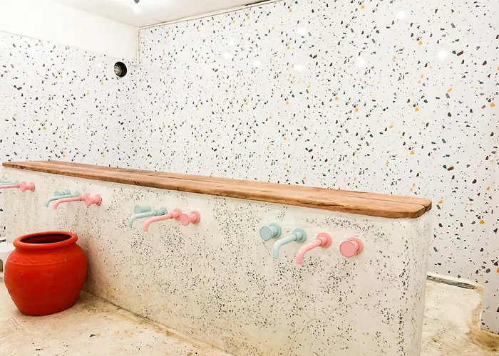Capsule hotel Easy Monday Pool Capsule - Old Town *
