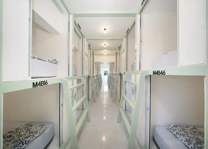 Capsule hotel Easy Monday Pool Capsule - Old Town