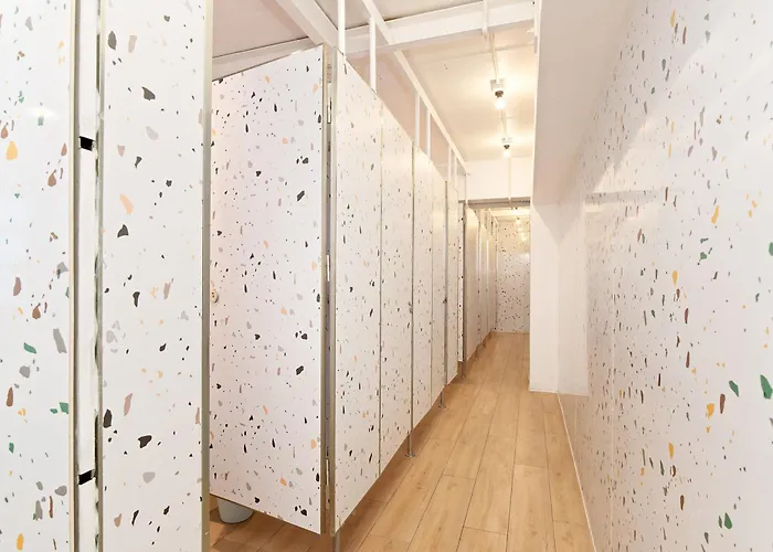 Easy Monday Pool Capsule - Old Town Capsule hotel Bangkok