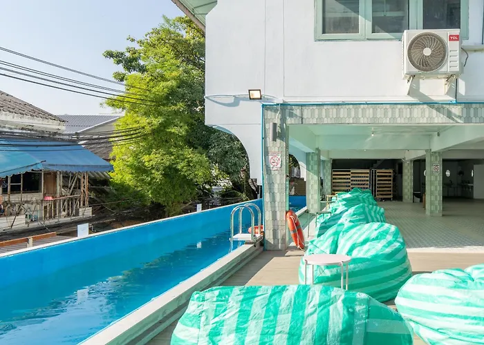 Capsule hotel Easy Monday Pool Capsule - Old Town *